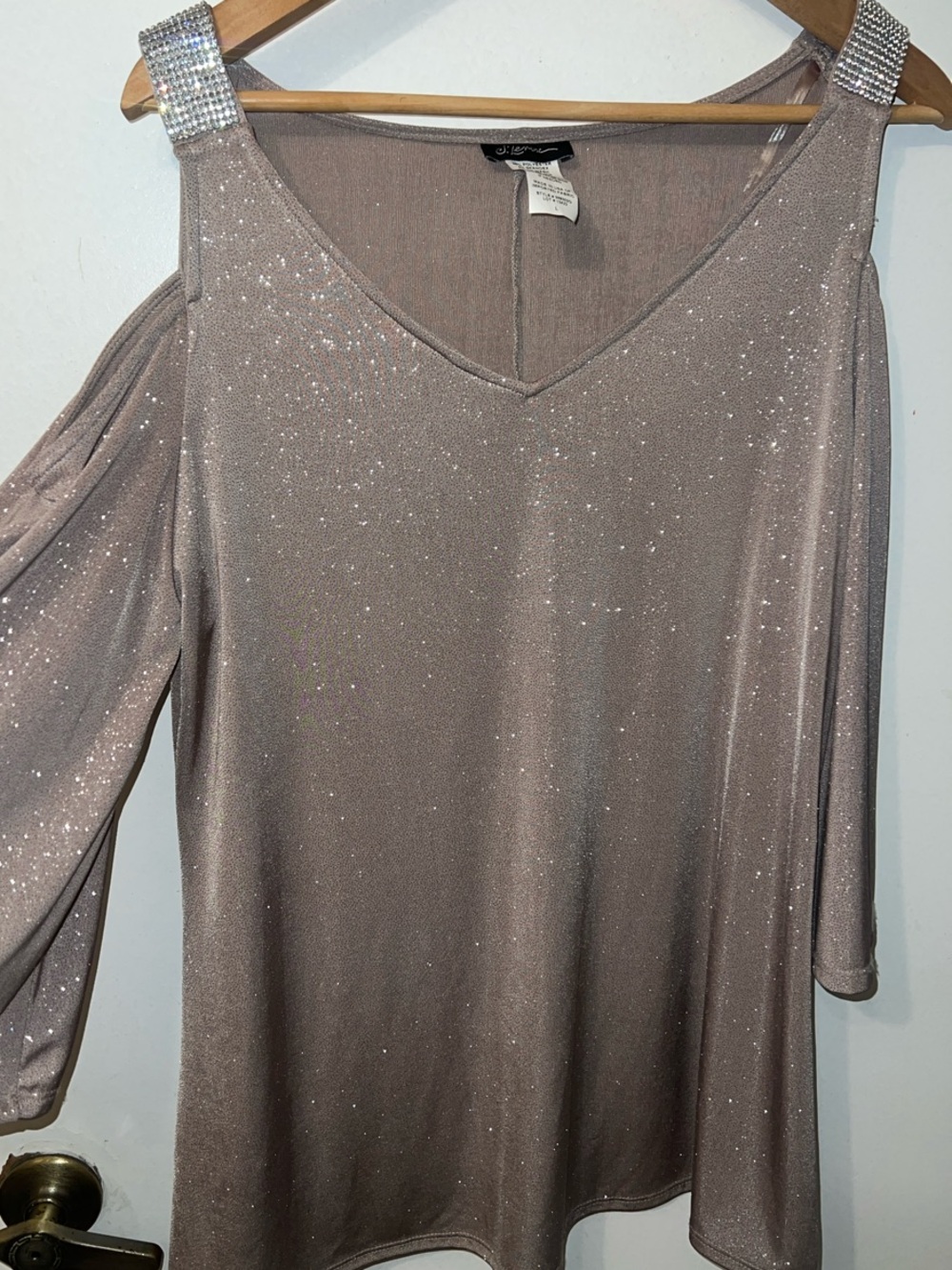 Sparkle Cold-Shoulder V-Neck Women's Top - Blush S. Levine Sz Large EUC - Picture 2 of 11